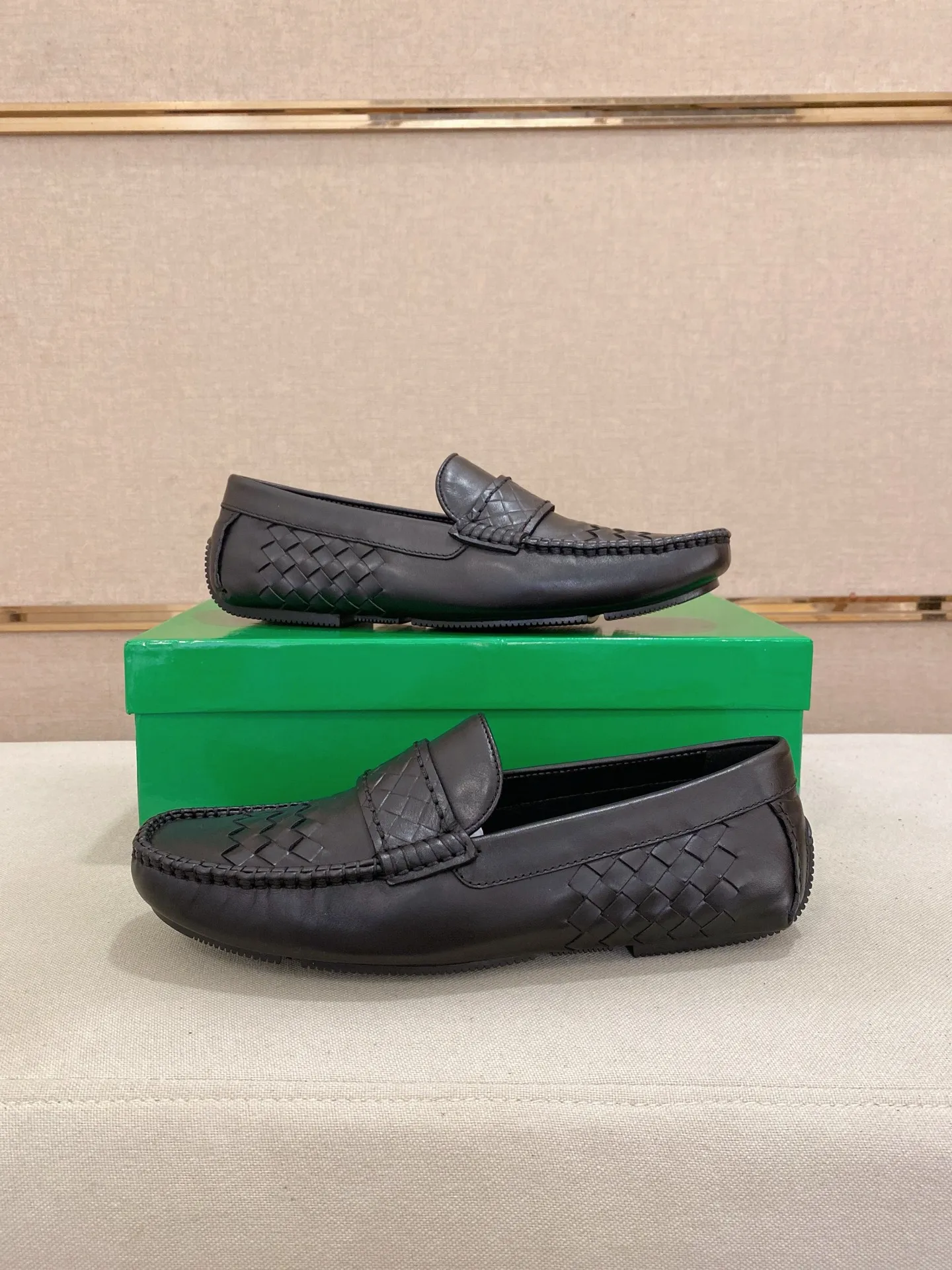 Men's shoes 💰 400💰 (Niu Li + Niu Pad) [BV] latest hot style‼ ️Casual men's shoes, uppers imported first-layer cowhide ➕Full imported cowhide lining✔️Exquisite workmanship, excellent foot feel, special rubber soles✔️, cool and fashionable, the latest fashion, fashionable outsole, hurry up. Code number: 38-44 (can be customized to 37.45, non-refundable)